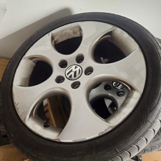 Llantas VW Golf 5/6 con neumaticos de nieve nuevos