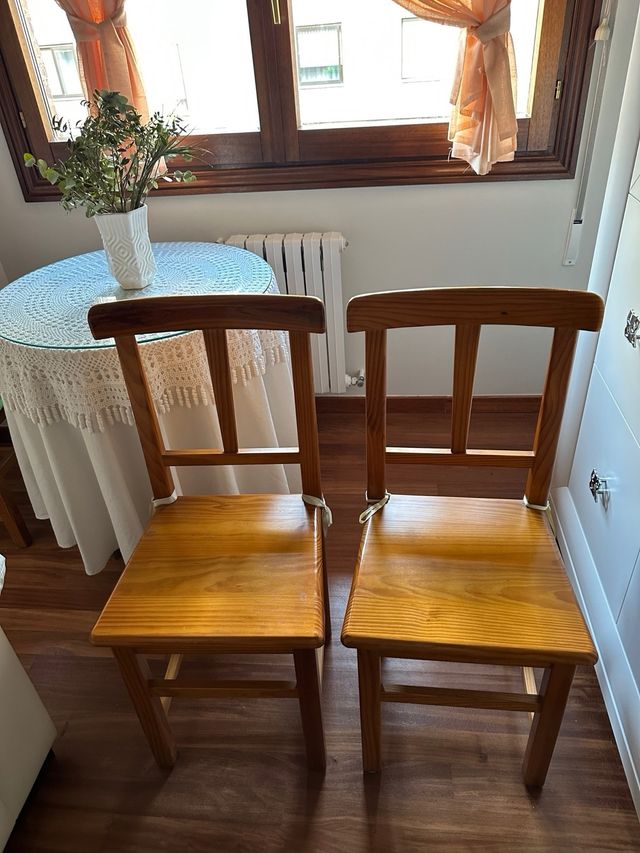 2 Sillas madera comedor
