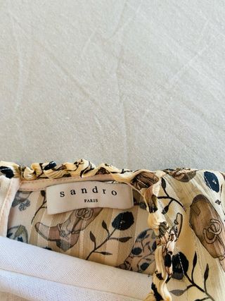 Vestido Sandro beige estampado