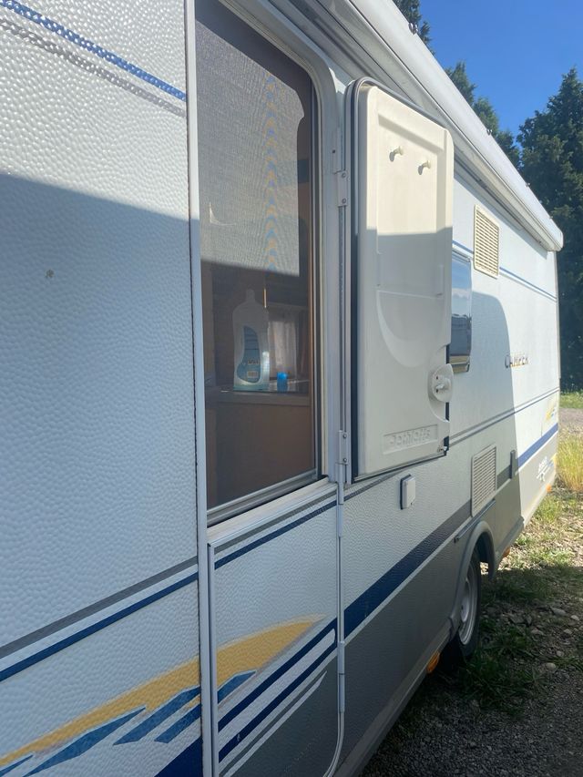 Caravana Dethleffs Camper 3 literas