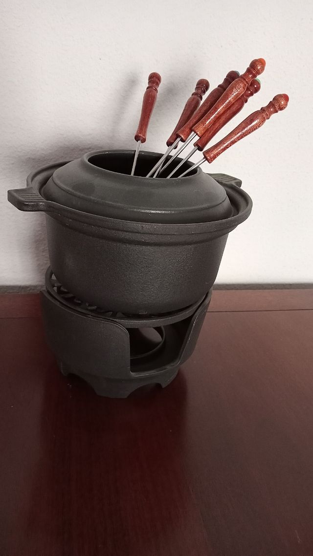 Olla fondue de hierr negra