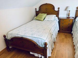 2 camas gemelas + mesilla madera