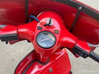 Vespa 200cc roja - 200E (1981)