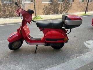 Vespa 200cc roja - 200E (1981)