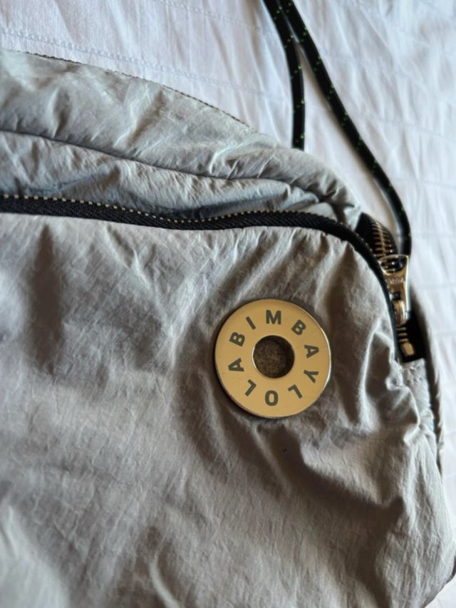 Bolso bandolera gris plateado de Bimba y Lola