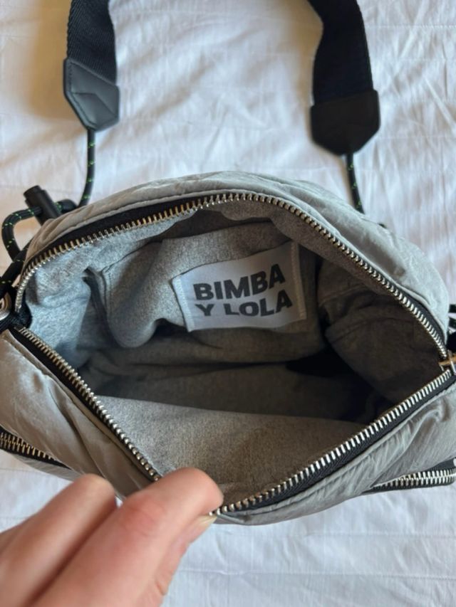 Bolso bandolera gris plateado de Bimba y Lola
