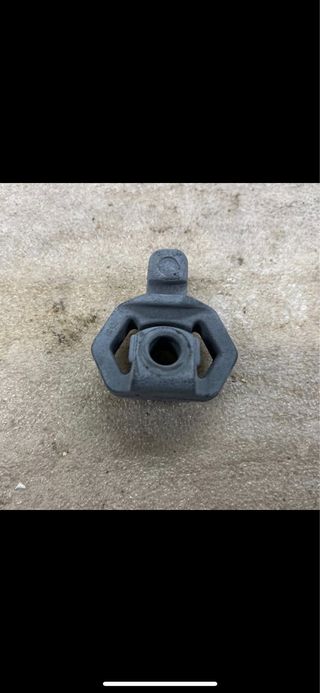 Soporte Renault para Escape 7700849461 Nuevo