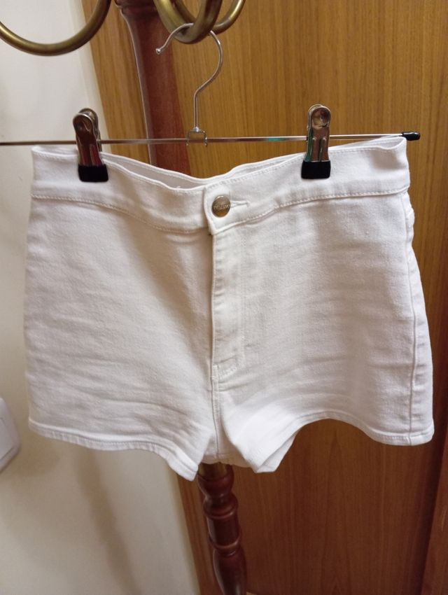 Shorts blancos tiro alto