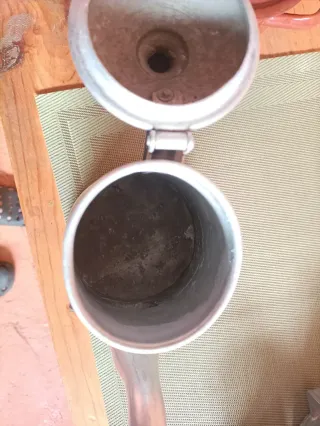 Caffettiere e pentole in alluminio e smalto