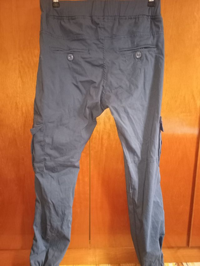 Pantalones cargo grises hombre