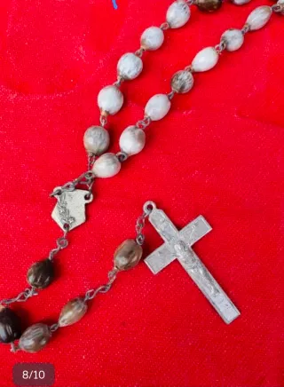 Lote 24 medallas religiosas antiguas y 2 rosarios