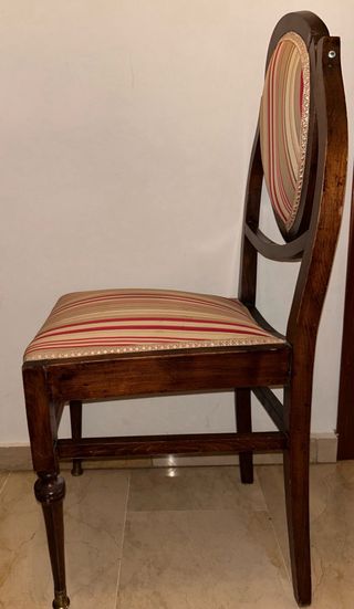 Silla antigua de madera - estilo clásico
