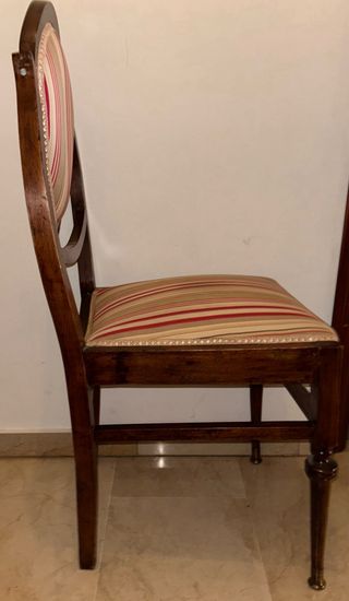 Silla antigua de madera - estilo clásico