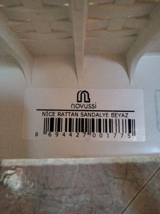 Silla blanca mimbre plástico