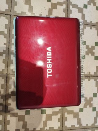 Portátil Toshiba Satellite T110-10N rojo