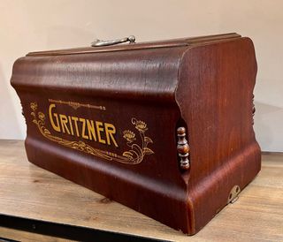 Antigua tapadera deco de máquina de coser Gritzner