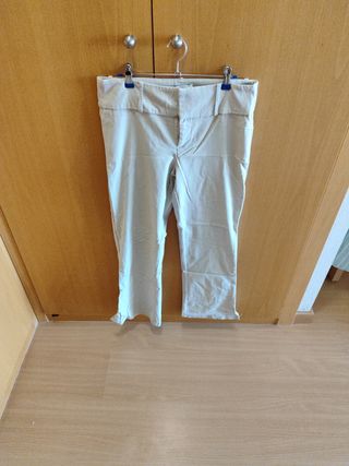 Pantalón tipo traje beige elástico