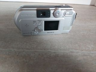 Sony Cyber-shot DSC-P71 - 3.2MP