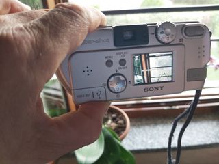 Sony Cyber-shot DSC-P71 - 3.2MP