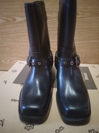 Botas Stradivarius negras 36