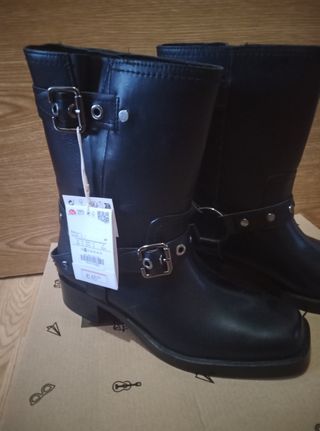 Botas Stradivarius negras 36