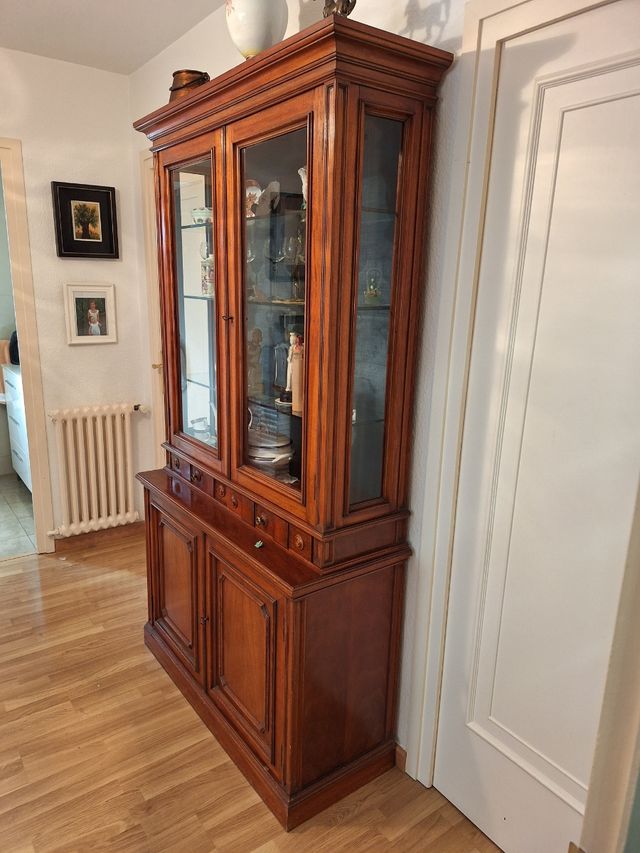 Vitrina antigua de madera Vilafranca del Penedés