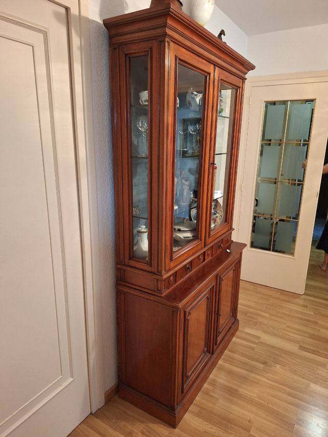 Vitrina antigua de madera Vilafranca del Penedés