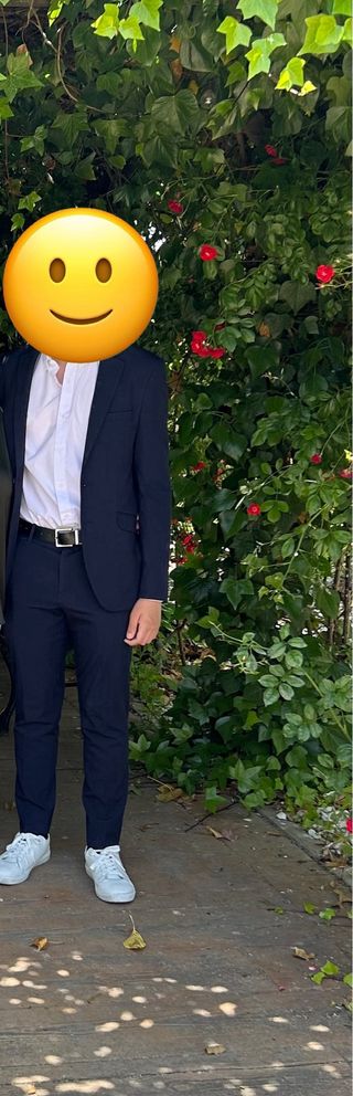 Traje azul graduación