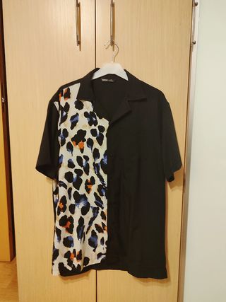 Camisa negra estampado leopardo