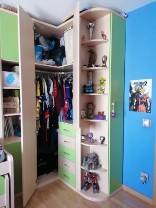 Habitación juvenil - Cama y armario