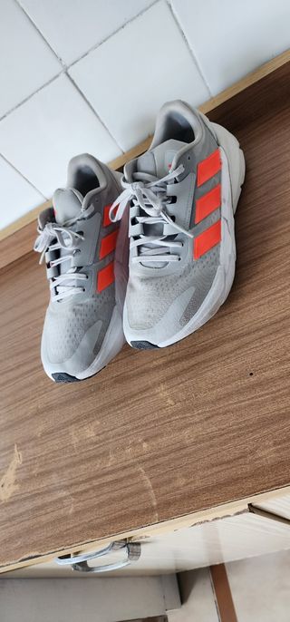 Adidas zapatillas grises y naranjas
