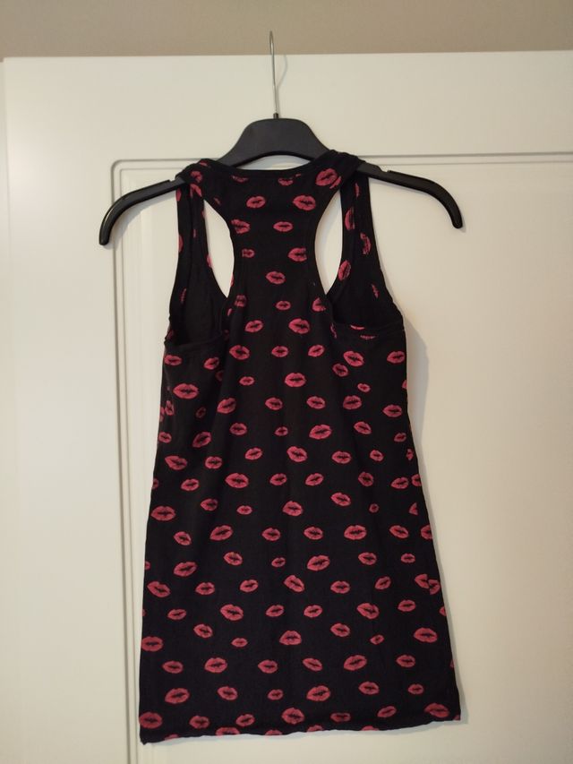 Camiseta Bershka negra roja L