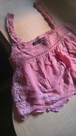Top Zara rosa - flores bordadas