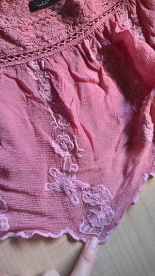Top Zara rosa - flores bordadas