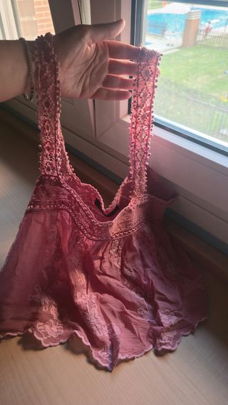 Top Zara rosa - flores bordadas
