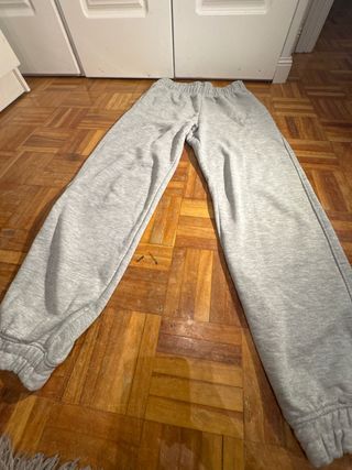 Pantalones deportivos grises