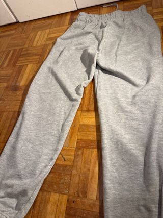 Pantalones deportivos grises