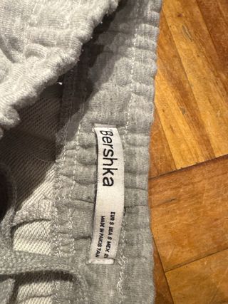 Pantalones deportivos grises