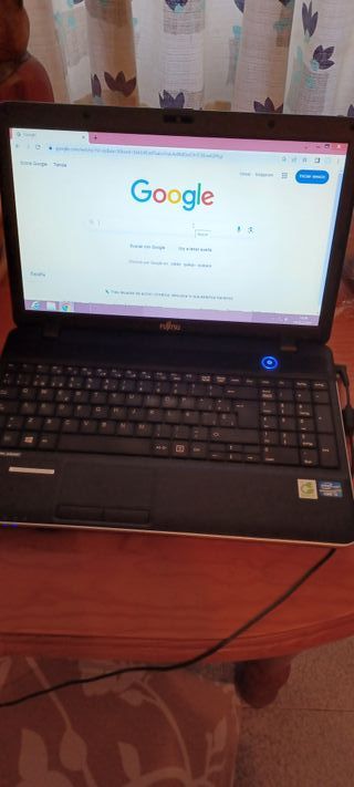 Portátil Fujitsu Negro - Core i3 , con windows 8 