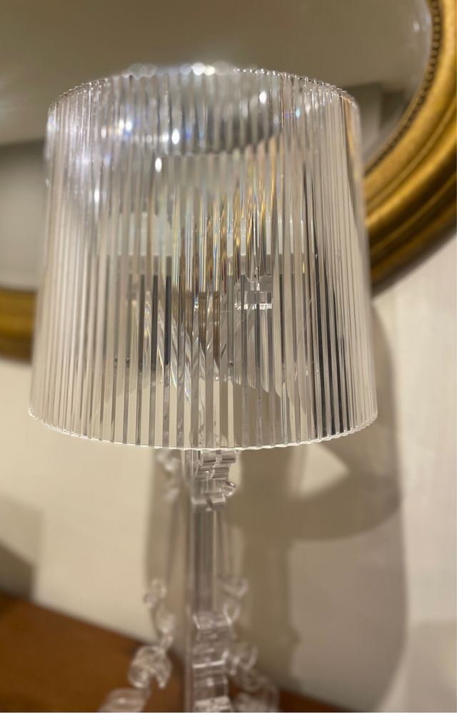 Lámpara sobremesa moderna acrílica