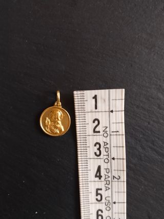Cadena con medalla de oro 18 kt