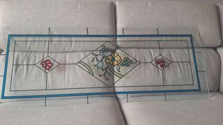 Vidriera para puerta con diseño floral.
