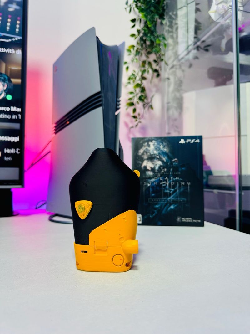 Imagen de Muerte Stranding Mini BB Pod de Sam Porter Bridges