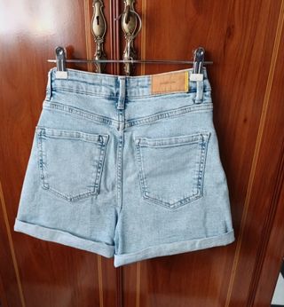 Shorts vaqueros Stradivarius (talla S)