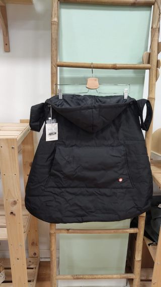 Mochilas de porteo, fulares, camiseta y cobertor