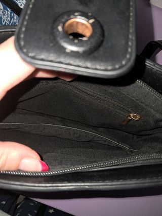 Bolso negro efecto piel serpiente