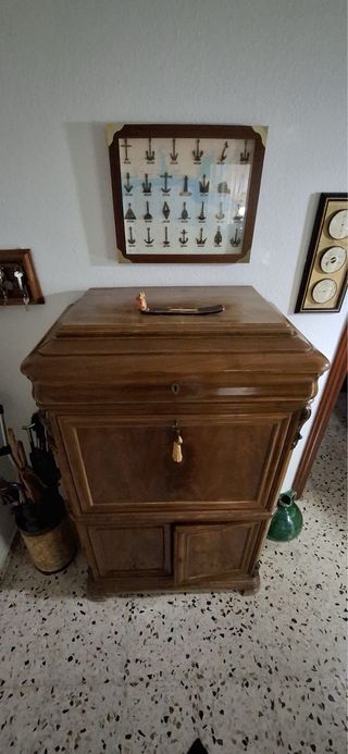 Escritorio antiguo de antes SXX, madera de caoba,