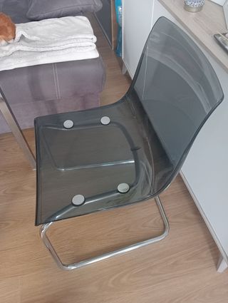 Silla transparente gris metal