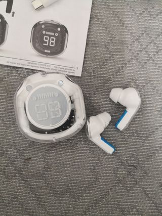 Auriculares inalámbricos blancos