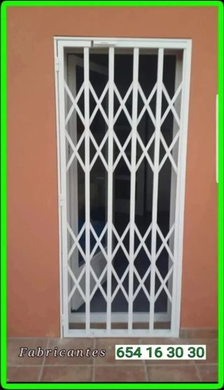 Reja extensible abatible blanca